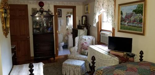 Lenox Bed & Breakfast | Eastgate Inn B&B