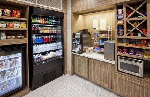 Eagan House | Easy access to malls, the airport, and family fun