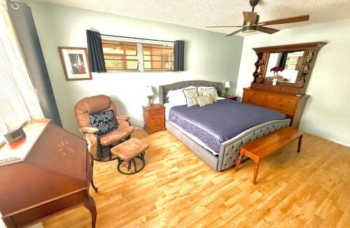 Park Lake Estates House | Easy BNB Close to Beaches, Billiard,Ping-Pong Table, Lanai, Fire Pit, BBQ, Patio, Back Yard