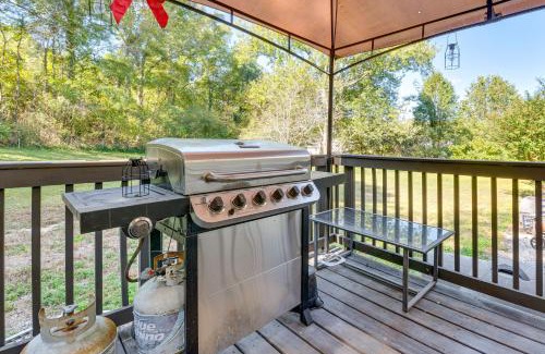 Douglasville House | Easy I-20 Access to ATL Suburban Retreat with Yard