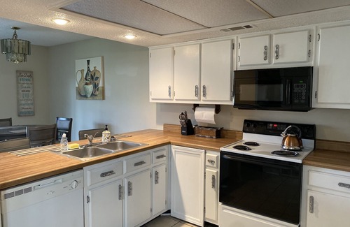 Ellendale House | Easy Living for Work & Exploration Free Parking