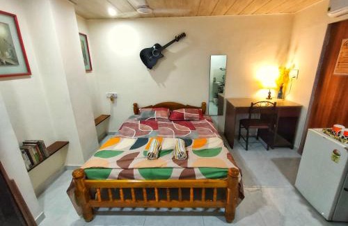Juhu House | Ebony Room - Comfortable Suite