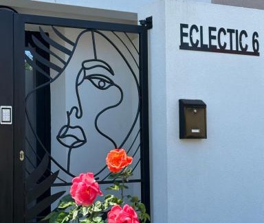 Satu Mare Apartment | Eclectic 6