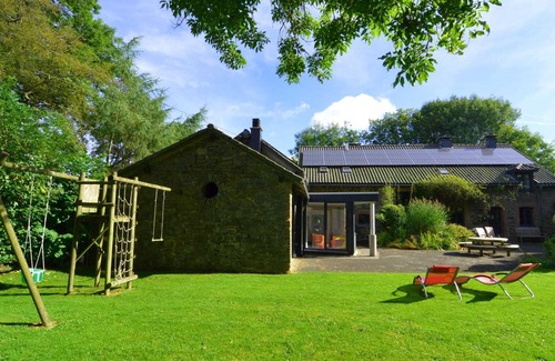 Waimes Villa | Eco Farmhouse by High Fens