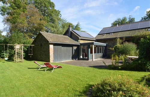 Waimes Villa | Eco Farmhouse by High Fens