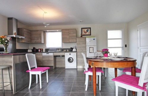 Saint-Martin-d'Ecublei Cottage | Eco-friendly, Wheelchair Accessible Home with Garden and Modern Amenities Near Scenic Forest