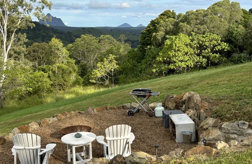 Booroobin Cabin | Eco-luxe studio and amazing Glasshouse Mountains views.