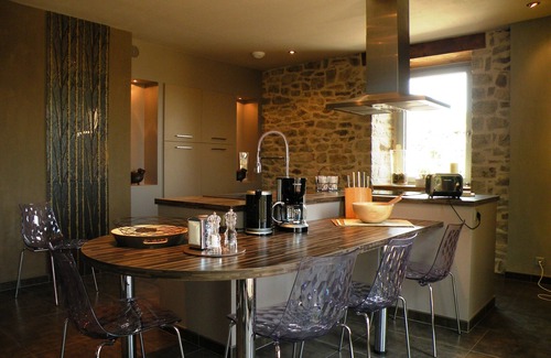 Verrieres Cottage | Ecological gîte- 4 stars 1055 m2 on one level- Heated swimming pool 4 pers. Wifi