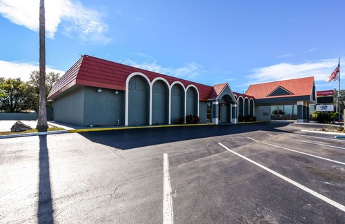 Temple Crest Hotel | Econo Lodge Busch Gardens