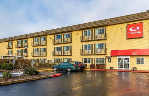 Corvallis Cabin | Econo Lodge Corvallis Near University