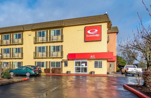 Corvallis Cabin | Econo Lodge Corvallis Near University