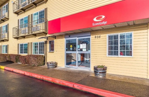 Corvallis Cabin | Econo Lodge Corvallis Near University