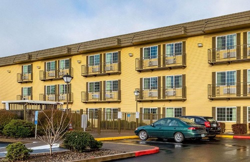 Corvallis Cabin | Econo Lodge Corvallis Near University