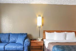 Corfu Cabin | Econo Lodge Darien Lakes