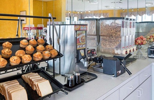 Hillsboro Cabin | Econo Lodge Hillsboro I-35