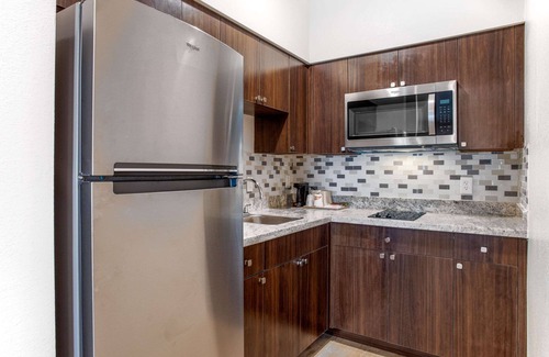 Barker Hotel | Econo Lodge Houston Northwest - Cypress