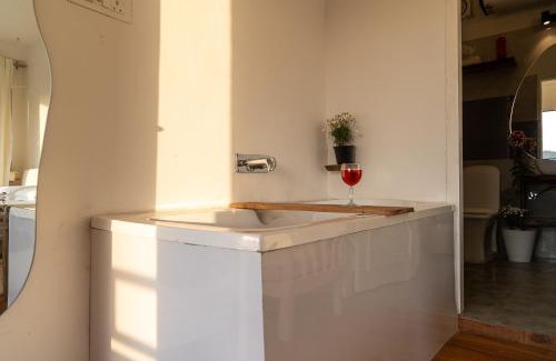 Kaul House | Ecstacy bathtub rooms and cafe - Homestay in mukteshwar