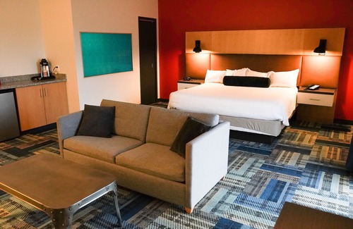 Onamia Hotel | Eddy's Resort