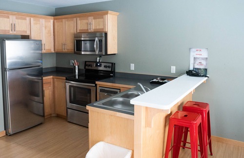 Onamia Hotel | Eddy's Resort