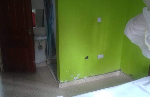 Ugunja Bed & Breakfast | Eddys Resort