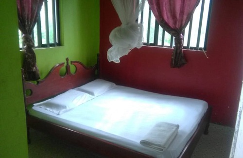 Ugunja Bed & Breakfast | Eddys Resort