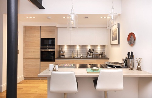 Ellemford Apartment | Edinburgh Luxury Apartment- The Matisse Suite