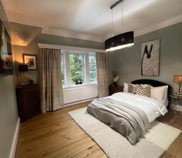 Newton Mearns Villa | Edwardian Manor near Glasgow City with HEATED POOL & HOT TUB