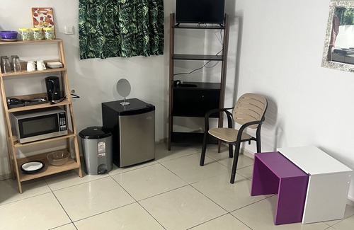 Noord Apartment | Een Studio met Zwembad !