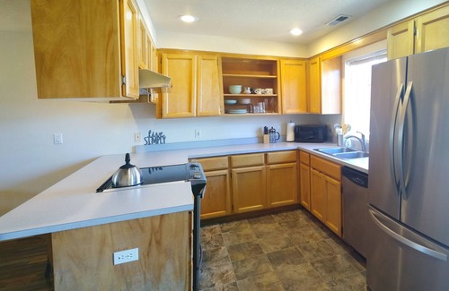Medford Cottage | Efficient, clean, pet-friendly 2 bed/bath cottage