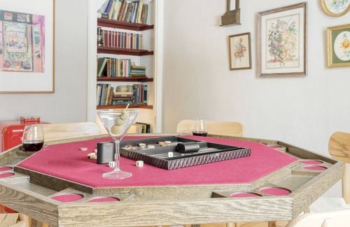 Egremont House | Egremont Village Inn & Robin’s Retreat by AvantStay | Pub/Live Music & Farm!