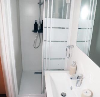 Quartier de Javel Apartment | Eiffel Tour Cosy chesterfield