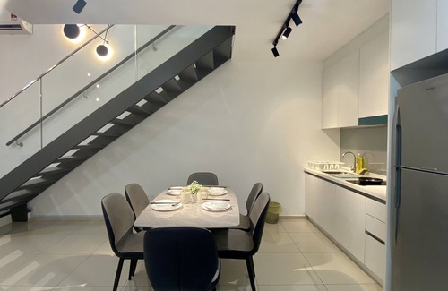 Taman Mutiara Apartment | EkoCheras Deluxe Suite 3mins to MRT Station