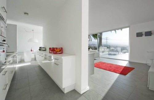 Los Gomez House | El Balcon: Charm, Design and Light