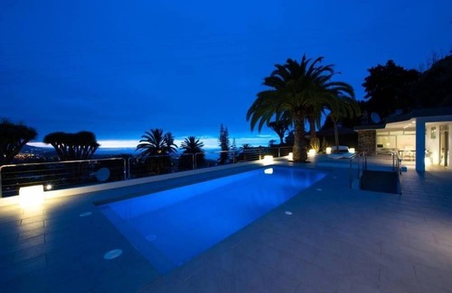 Los Gomez House | El Balcon: Charm, Design and Light