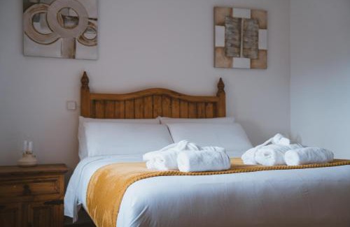 Sotillo de la Adrada Apartment | 'El Mirador de Sotillo', un Oasis de Confort con Piscina y Jacuzzis