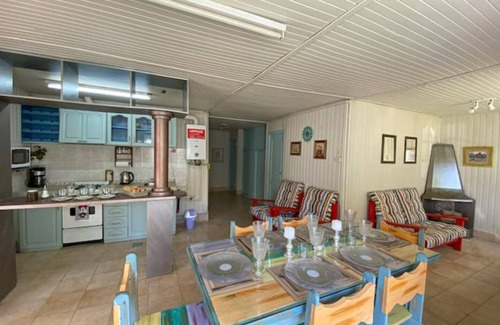 Lujan de Cuyo Apartment | El Nogal, Acogedora Cabaña con Jardín y Cochera
