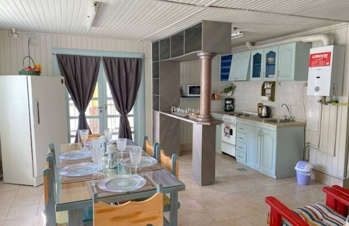 Lujan de Cuyo Apartment | El Nogal, Acogedora Cabaña con Jardín y Cochera