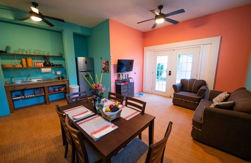 Jonesville Villa | El Palacio Rosa on Blue Lagoon 3Br Beachfront