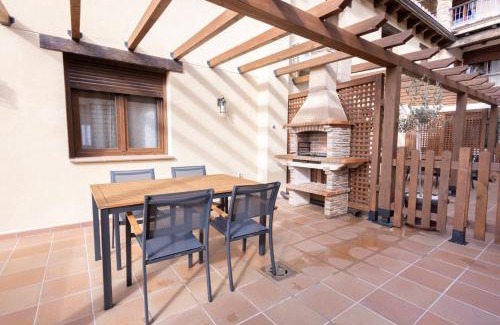 Beceite Apartment | El sueño del Búho 3. Chimenea y terraza.