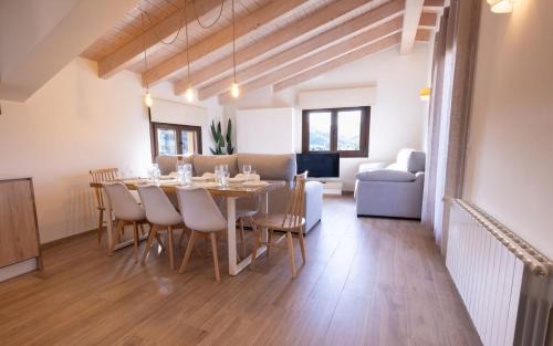 Beceite Apartment | El sueño del Búho 4. Ático con chimenea y terraza.