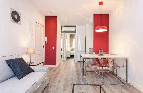 Collblanc y La Torrassa Apartment | Elegant and luxurious interior designed apartment, perfect for those who are in search of the finer things in life.