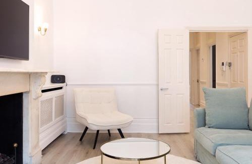 Redcliffe Apartment | Elegant 2 bedrooms apt in Chelsea with patio
