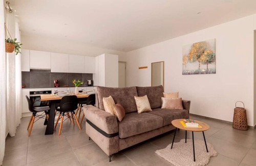 Lugano Apartment | Elegant 3.5-room air-conditioned apartment with free parking space