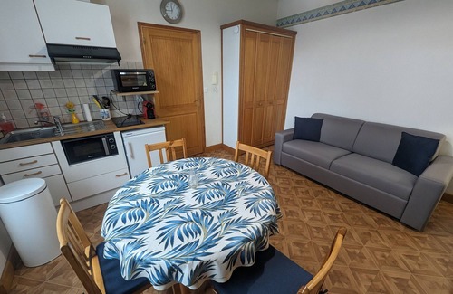 Bourbonne-les-Bains Cottage | Elegant 3-Star Apartment with Rooftop Terrace, Near Thermal Baths in Bourbonne-les-Bains