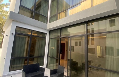 Budaiya House | Elegant 4 Bedroom Bungalow with all inside amenities.Good for 10 family members