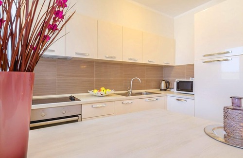 Zidarici Apartment | Elegant apartment Mande 3 in villa with a pool on Krk