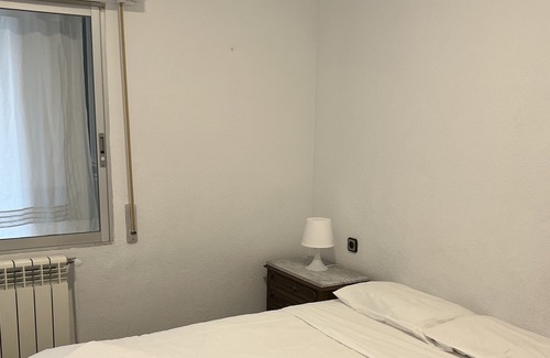 Pueblo Nuevo Apartment | Elegant Apartment near Ventas and Alcala with Wifi