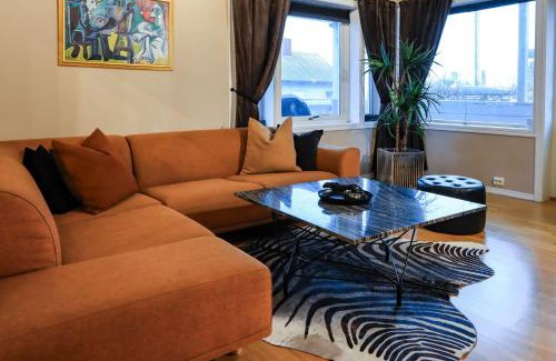 Tromso Apartment | Elegant Apartment with Northern Lights View central Tromsø