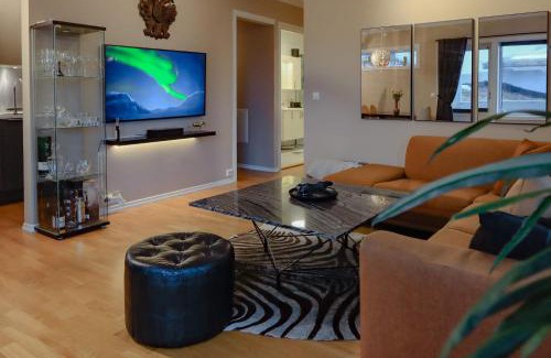 Tromso Apartment | Elegant Apartment with Northern Lights View central Tromsø