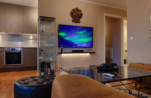 Tromso Apartment | Elegant Apartment with Northern Lights View central Tromsø